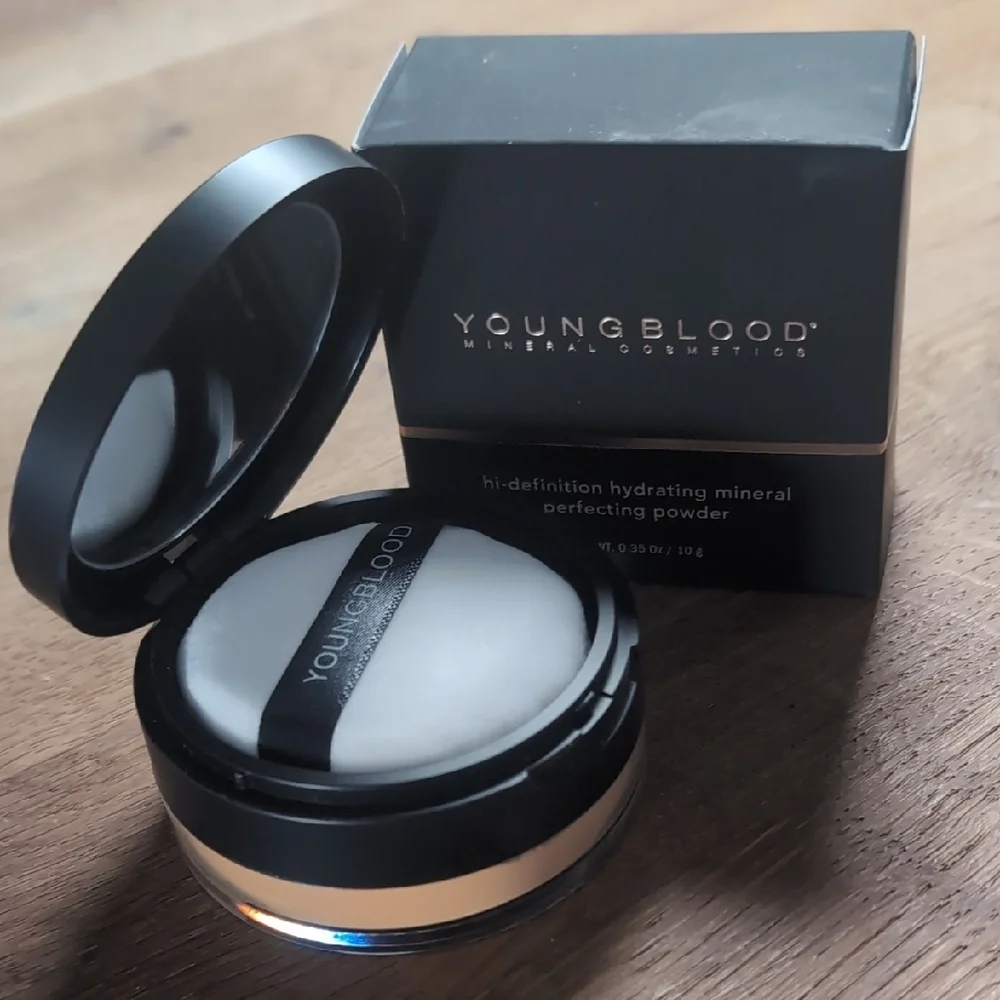 Youngblood Hi-definition Mineral Perfecting Powder in Warmth